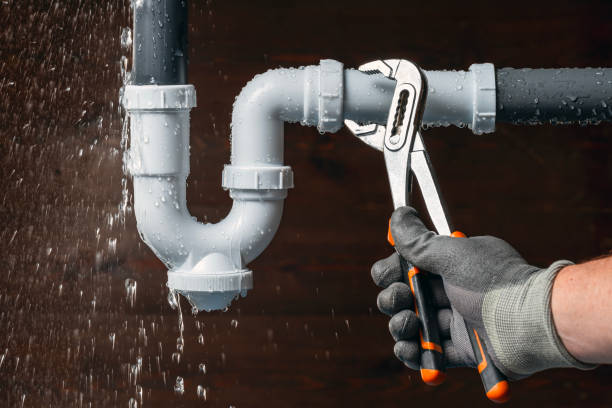 Professional Emergency Plumber technician working in Montesano, WA